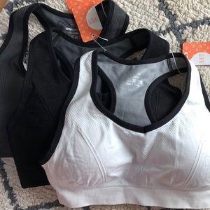 Women’s racerback sport bras
